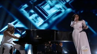 Nicki Minaj Shows Her Elegant, Emotional Side With AMAs ‘Bed of Lies’ Performance (Video)