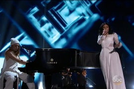 Nicki Minaj Shows Her Elegant, Emotional Side With AMAs ‘Bed of Lies’ Performance (Video)