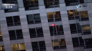 Nik Wallenda Succeeds in Walking Tightrope Blindfolded Between Chicago Skyscrapers (Video)