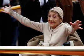 Luise Rainer, First to Win Consecutive Oscars, Dead at 104