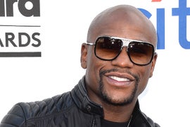 Floyd Mayweather Calls Donald Trump a ‘Real Man’ for ‘P–y’ Grab Comments (Video)