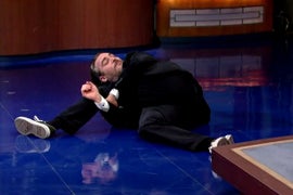Joaquin Phoenix’s Twisted Yoga Injury Led to an Engagement (Video)
