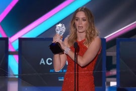 Critics’ Choice Award Winner Emily Blunt Is Ecstatic She Isn’t a ‘Damsel in Distress’ (Video)