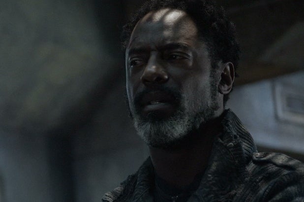 ‘The 100’ Sneak Peek: Jaha and Murphy Strike Up an Unlikely Alliance
