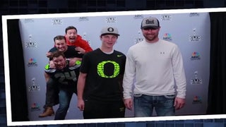 Chris Pratt, Chris Evans Photobomb Super Bowl Pictures With Jimmy Fallon (Video)