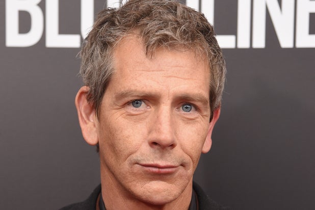 Bloodline' Star Ben Mendelsohn Tells Us Why He Offered to Have His Teeth  Pulled for a Role