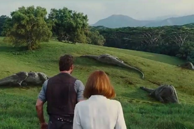 Chris Pratt Hunts Dangerous Dinosaur in New 'Jurassic 
