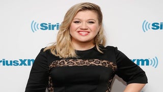 Kelly Clarkson Fact-Checks Gay ‘Voice’ Contestant Who Called Her ‘Small Minded’