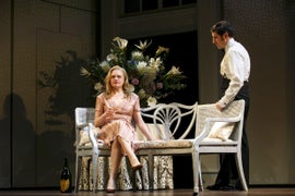 ‘The Heidi Chronicles’ Theater Review: Elisabeth Moss Brings a Slightly Mad Woman Back to Broadway