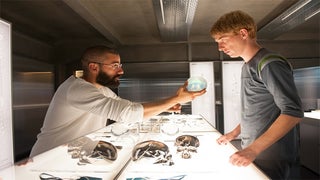 ‘Ex Machina’ Review: Oscar Isaac Makes a Creepy Tech Genius in Chilly A.I. Thriller