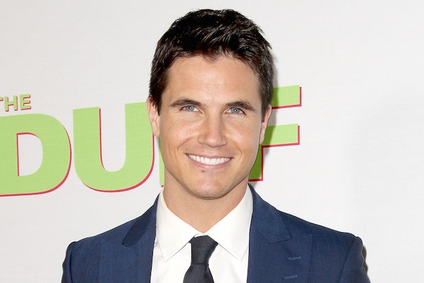 'The Flash' Star Robbie Amell in Negotiations to Join Kevin Spacey in ...