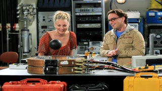 ‘Big Bang Theory’ Stars Kaley Cuoco and Johnny Galecki Reveal Their True Stripes in Candid Pic (Photo)