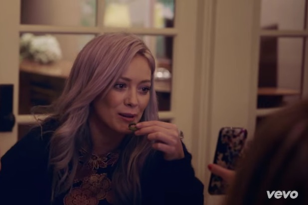 Escort A Dreux Hilary Duff Giving Blowjob