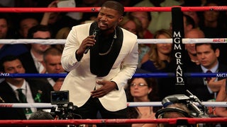 Jamie Foxx Pummeled by Fans for National Anthem Performance Before Mayweather-Pacquiao Fight (Video)