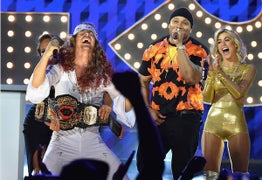 ‘Lip Sync Battle’ Pits ‘DWTS’ Pro Derek Hough Against Sister Julianne Hough in Central Park Live Show