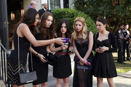 #FAceToFace: ‘Pretty Little Liars’ Big ‘A’ Reveal Draws Relief, Confusion, Disappointment on Social Media
