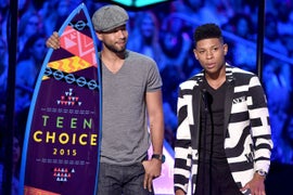 Ratings: CBS Tops Night With Golf, Fox’s Teen Choice Awards On Par With Last Year