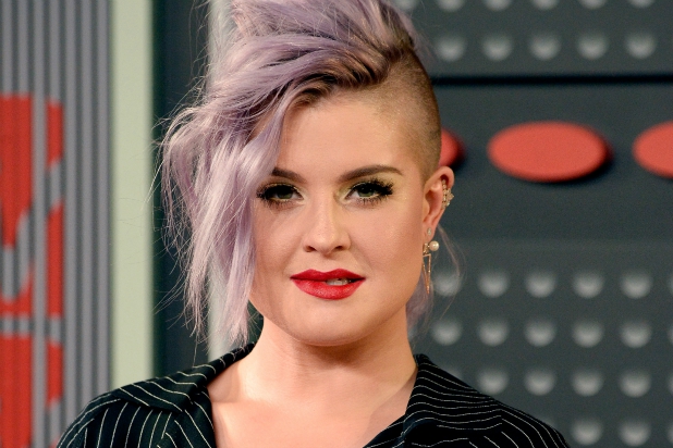 618px x 412px - Kelly Osbourne Gets an Apology From Starbucks After Pants-Peeing Incident