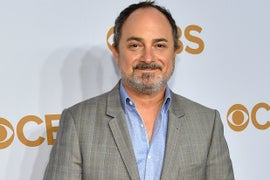 Kevin Pollak Calls Chuck Lorre Killing Him Off on ‘Mom’ a ‘Bizarro World Honor’