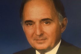 Roger H. Davis, Longtime William Morris Executive, Dead at 92