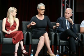 ‘Scream Queens” Jamie Lee Curtis Reveals Every Actor Shoots 1 Take ‘As if You’re the Killer’