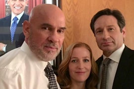 ‘X-Files’ Stars Mitch Pileggi, Gillian Anderson, David Duchovny Photobombed by POTUS (Photo)