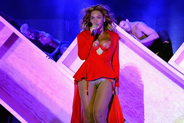 PHILADELPHIA, PA - SEPTEMBER 05: Beyonce performs onstage during the 2015 Budweiser Made in America Festival at Benjamin Franklin Parkway on September 5, 2015 in Philadelphia, Pennsylvania. (Photo by Kevin Mazur/Getty Images for Anheuser-Busch)