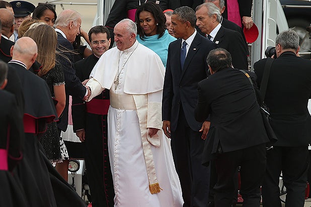 JOINT BASE ANDREWS, MD - SEPTEMBER 22: Pope Francis is greeted by U.S. President Barack Obama (R), along with first lady Michelle Obama, Vice President Joe Biden and other political and Catholic church leaders after arriving from Cuba September 22, 2015 at Joint Base Andrews, Maryland. Francis will be visiting Washington, New York City and Philadelphia during his first trip to the United States as pope. (Photo by Chip Somodevilla/Getty Images)