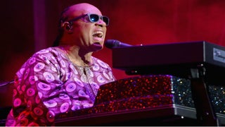 Stevie Wonder to Undergo a Kidney Transplant as He Pauses Concert Tour (Video)