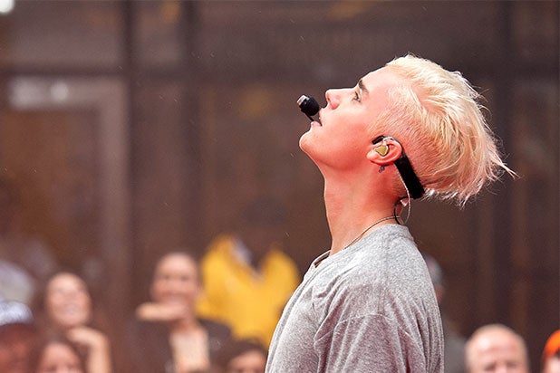  Justin  Bieber  Goes Platinum Blond to Perform What Do You 