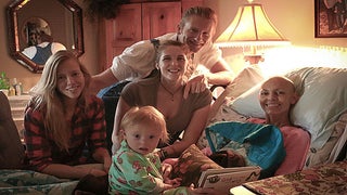 Joey Feek Cancer Battle: Country Star ‘Can No Longer Get Out of Bed’