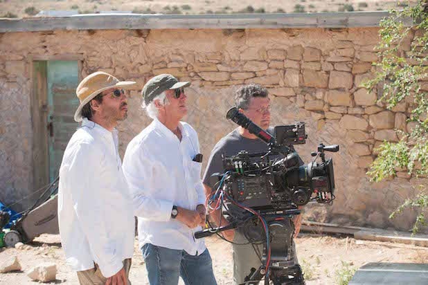Roger Deakins, center, shooting "Sicario"