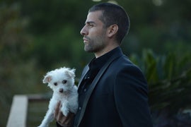 ‘Star Wars’ Hero Oscar Isaac Stalks Garrett Hedlund in First Trailer for Thriller ‘Mojave’ (Video)