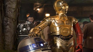 ‘Star Wars’ Comic Reveals Origin of C-3PO’s Red Arm in ‘The Force Awakens’ (Photo)