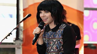 Carly Rae Jepsen Records ‘Fuller House’ Theme Song (Video)