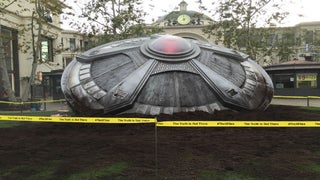 ‘X-Files’ UFO Crash Lands at L.A. Mall (Photos)
