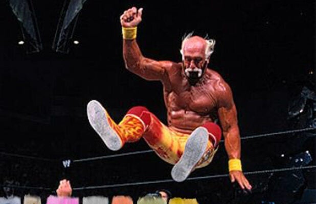 længst Så mange Kassér Watch Hulk Hogan Return to WWE at Saudi Arabia's 'Crown Jewel' (Video)