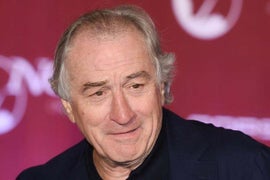 De Niro’s Vaccination Doc Reversal Hailed by Health Experts (Video)