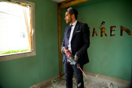 ‘Demolition’ Review: Jake Gyllenhaal Grapples With Delayed Grief in Dark Dramedy