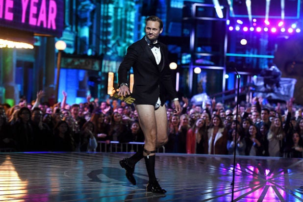 mtv movie awards alexnder skarsgard mtv movie awards alexnder skarsgard