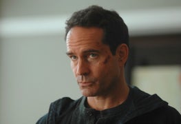 ‘Wayward Pines’ Review: Can Jason Patric Escape Death in Season 2?