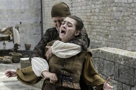 ‘Game of Thrones’ Fan Uses Medical Facts to Prove That Arya’s Stabbing Made No Sense