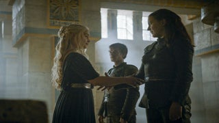 ‘Game of Thrones’: Emilia Clarke Says Daenerys Was Flirting With Yara Greyjoy (Video)