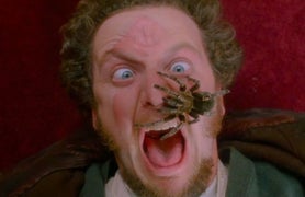 Daniel Stern Reunites With ‘Home Alone’ Co-Star – A Terrifying Spider (Video)