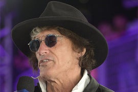 Joe Perry Collapses During New York Concert
