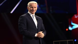 Anderson Cooper’s New CNN Deal Takes Him Out of Running for ‘Live with Kelly’