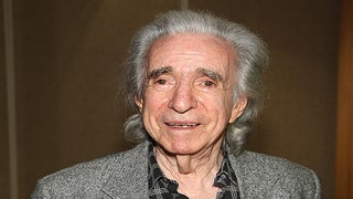 Arthur Hiller, ‘Love Story’ Director and Former Academy President, Dies at 92