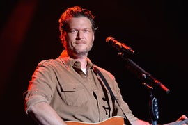 Blake Shelton’s ‘Sexiest Man Alive’ Title Sparks Mockery on Twitter, ‘Deep Hurt’ From Mike Huckabee
