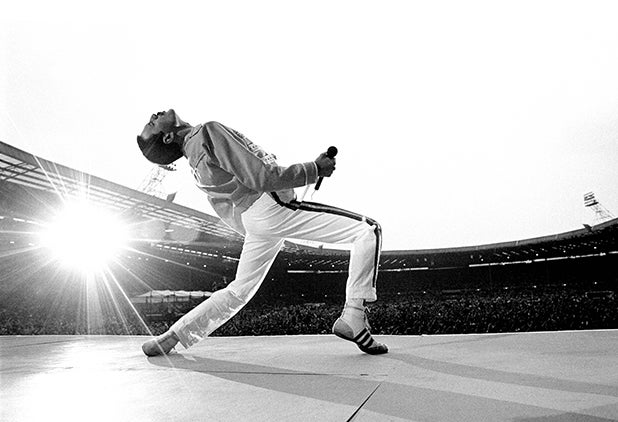 Freddie Mercury-onstage-Wembley Stadium 1986