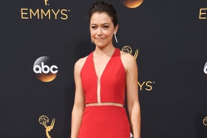 tatiana maslany wins emmy for orphan black 2016